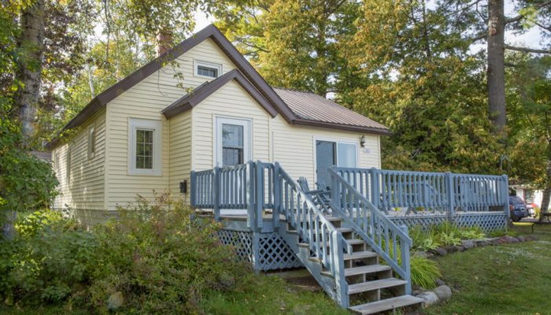 Julianas Christmas Shop - Rental Photo (newer photo)